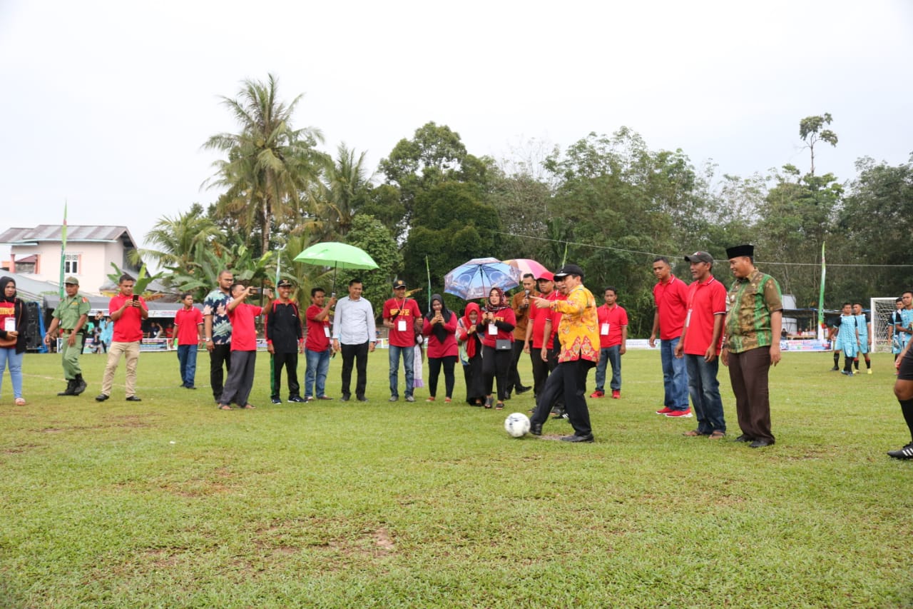 Bupati Rohul H.Sukiman Buka Secara Resmi Open Tournamen Mini Soccer Kades Cup 1 Desa RTH