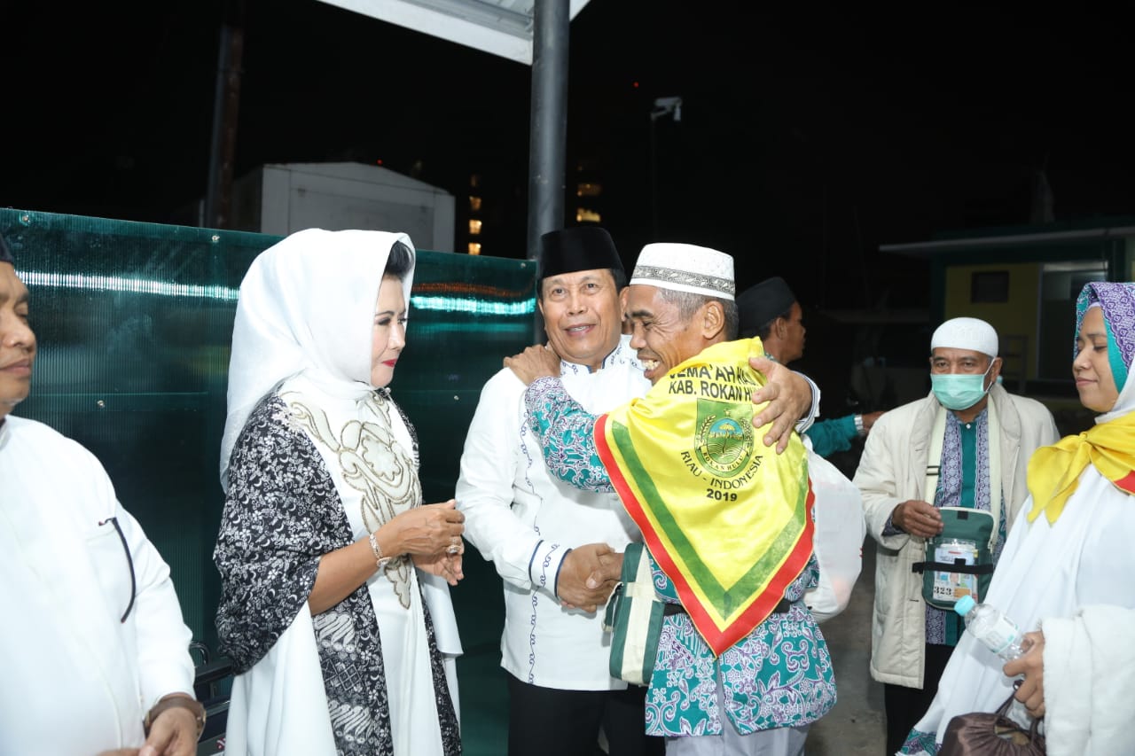 Bupati Sukiman Sambut Kepulangan Jemaah Haji Rohul di Debarkasi Antara Pekanbaru