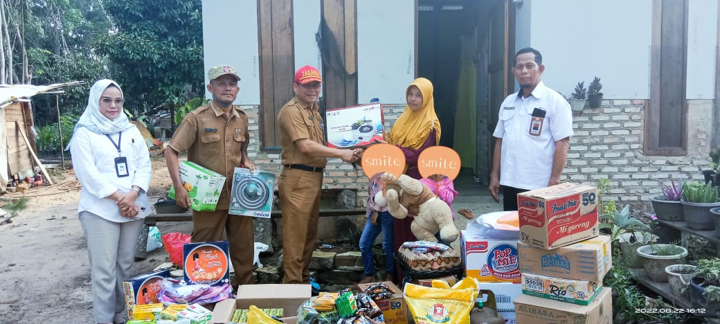 Kerjasama dengan Sentra Abiseka Pekanbaru, Kadis Sosial P3A Rohul Serahkan Bantuan Atensi Kewirausahaan di Desa Tanjung Medan
